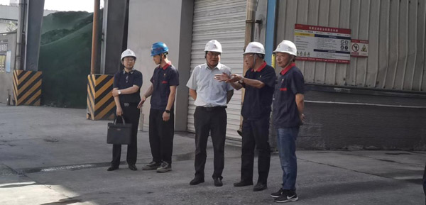 集團公司黨委委員、股份公司黨委書記、總經(jīng)理蔣培進到建材公司調(diào)...