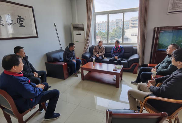 公司黨委開(kāi)展走訪(fǎng)慰問(wèn)工作 公司黨委開(kāi)展走訪(fǎng)慰問(wèn)工作