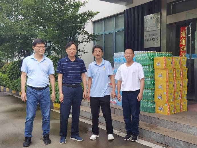 羅淵平到基層單位高溫慰問(wèn)